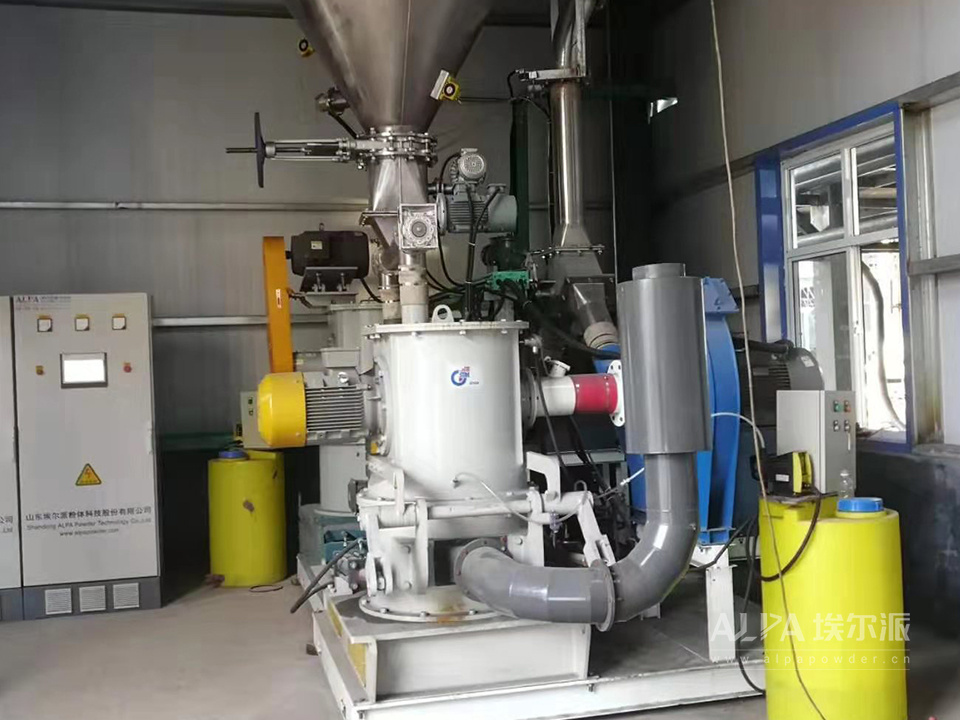 TSM<a href=http://dfc1688.cn/chanpin/144.html target=_blank class=infotextkey><a href=http://dfc1688.cn/chanpin/145.html target=_blank class=infotextkey>小蘇打</a></a>粉碎機(jī)設(shè)備實(shí)例圖